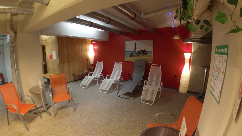 Blick auf den Ruhebereich der Sauna